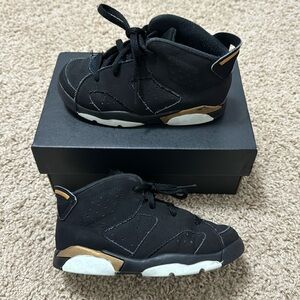 Jordan 6 retro sneakers, black🖤 gold💛, toddler walker size 9c
